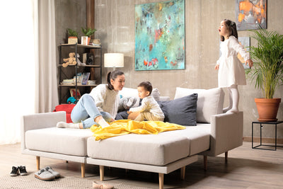 Sofás para familias: 11 consejos prácticos para elegir el sofá adecuado
