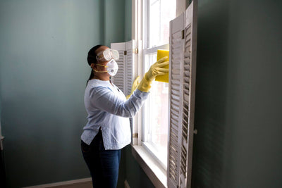 ¿Cómo evito los contaminantes en la sala de estar?